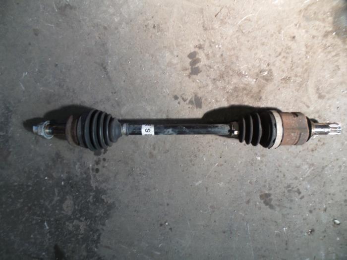 Gebruikte Steekas links-voor Opel Corsa D 1.0 Prijs op aanvraag aangeboden door Autodemontage Joko B.V.