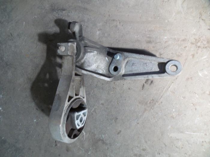 Gebruikte Versnellingsbak Steun Opel Corsa D 1.0 Prijs op aanvraag aangeboden door Autodemontage Joko B.V.