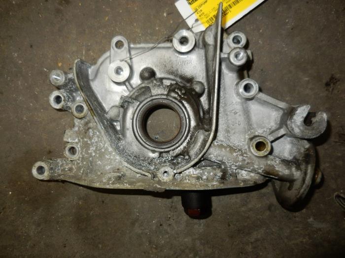 Gebruikte Oliepomp Kia Rio II (DE) 1.4 16V Prijs op aanvraag aangeboden door Autodemontage Joko B.V.