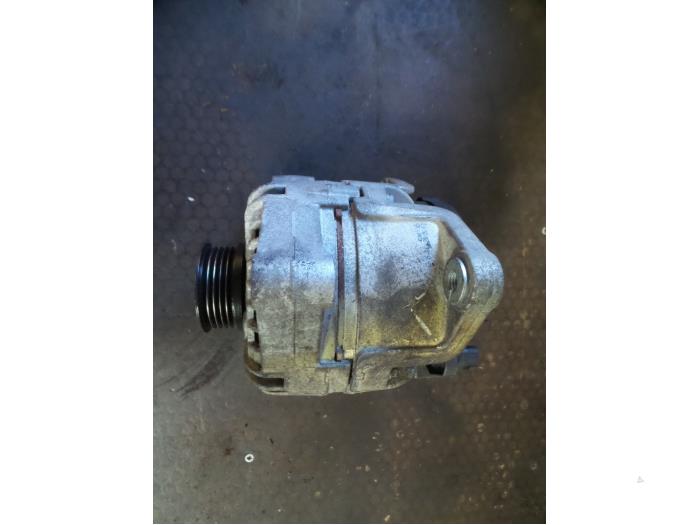 Dynamo van een Opel Corsa D 1.0 2011