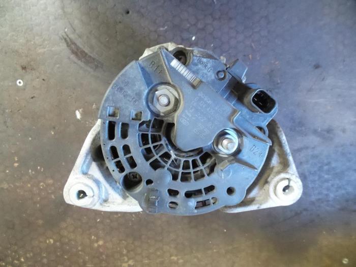 Dynamo van een Opel Corsa D 1.0 2011