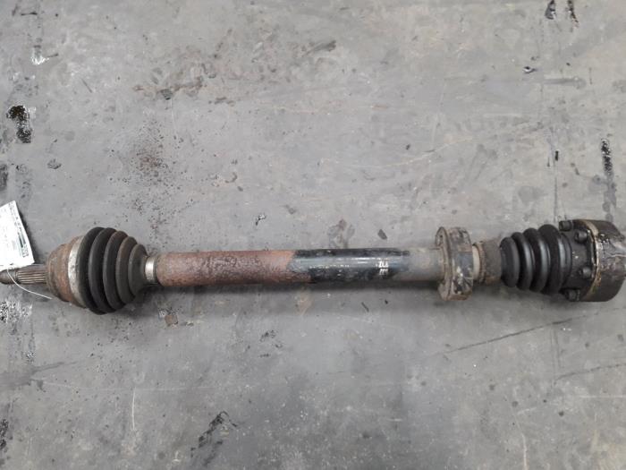 Gebruikte Aandrijfas rechts-voor Seat Cordoba (6C2/6K2) 1.6i CLX,GLX,SE,Latino,SX Prijs op aanvraag aangeboden door Autodemontage Joko B.V.