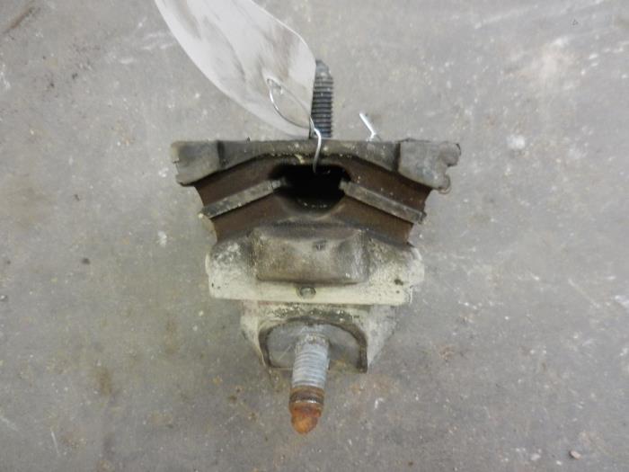 Gebruikte Motorsteun Ford Transit 2.4 TDdi 16V 300S Prijs op aanvraag aangeboden door Autodemontage Joko B.V.