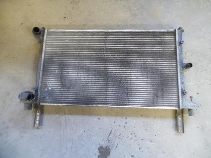 Gebruikte Radiateur Volkswagen Sharan (7M8/M9/M6) 1.9 TDI 115 Prijs op aanvraag aangeboden door Autodemontage Joko B.V.