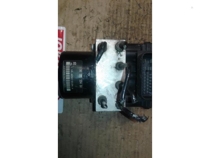 Gebruikte ABS Pomp Peugeot 206 (2A/C/H/J/S) 1.1 XN,XR Prijs op aanvraag aangeboden door Autodemontage Joko B.V.