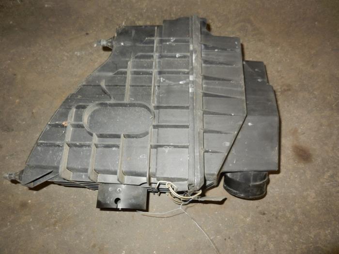 Gebruikte Luchtfilterhuis Ford Transit 2.4 TDdi 16V 300S Prijs op aanvraag aangeboden door Autodemontage Joko B.V.