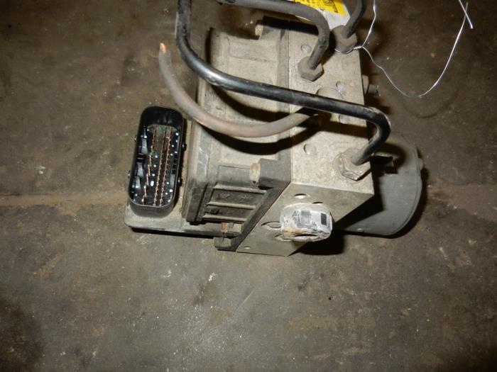 Gebruikte ABS Pomp Alfa Romeo 147 (937) 1.9 JTD 115 Prijs op aanvraag aangeboden door Autodemontage Joko B.V.