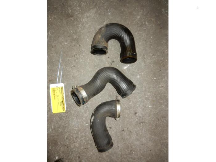 Gebruikte Turboslang Volkswagen Passat Variant (3B6) 2.5 TDI V6 24V Prijs op aanvraag aangeboden door Autodemontage Joko B.V.