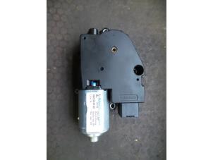 Gebruikte Schuifdak Motor Kia Sorento I (JC) 3.5 V6 24V Prijs op aanvraag aangeboden door Autodemontage Joko B.V.