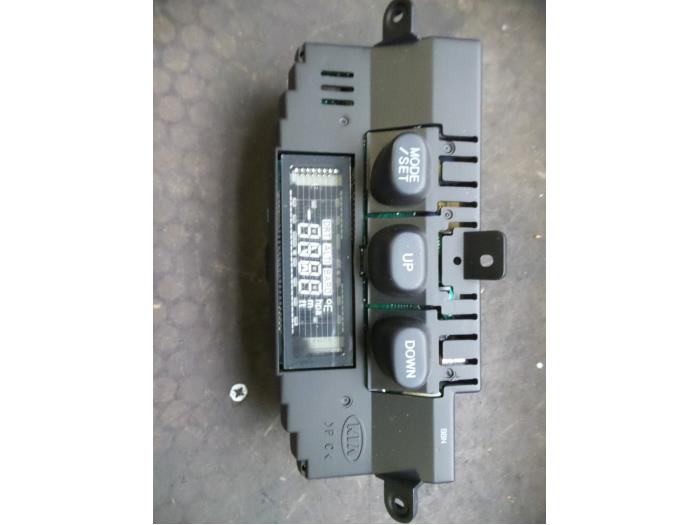 Gebruikte Display Interieur Kia Sorento I (JC) 3.5 V6 24V Prijs op aanvraag aangeboden door Autodemontage Joko B.V.