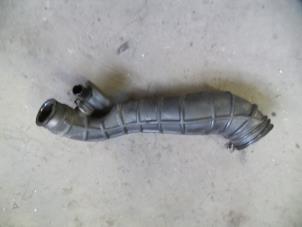 Gebruikte Aanzuigslang Lucht Hyundai Trajet 2.0 CRDi 16V Prijs op aanvraag aangeboden door Autodemontage Joko B.V.