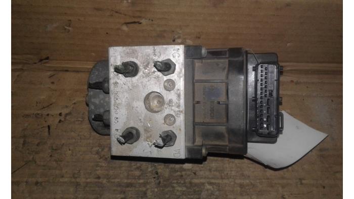 Gebruikte ABS Pomp Peugeot 406 Break (8E/F) 1.8 Prijs op aanvraag aangeboden door Autodemontage Joko B.V.