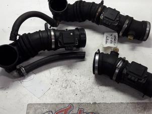 Gebruikte Luchthoeveelheidsmeter Opel Astra F Caravan (51/52) 1.8i 16V Prijs op aanvraag aangeboden door Autodemontage Joko B.V.