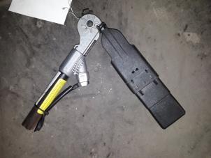 Gebruikte Gordelspanner rechts Renault Kangoo Express (FC) 1.5 dCi 65 Prijs op aanvraag aangeboden door Autodemontage Joko B.V.