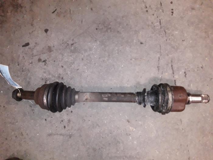 Gebruikte Aandrijfas links-voor Ford Mondeo III 2.0 16V Prijs op aanvraag aangeboden door Autodemontage Joko B.V.
