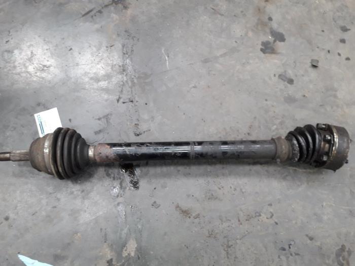 Gebruikte Aandrijfas rechts-voor Seat Toledo (1L2) 1.6 CL,GL Kat. Prijs op aanvraag aangeboden door Autodemontage Joko B.V.