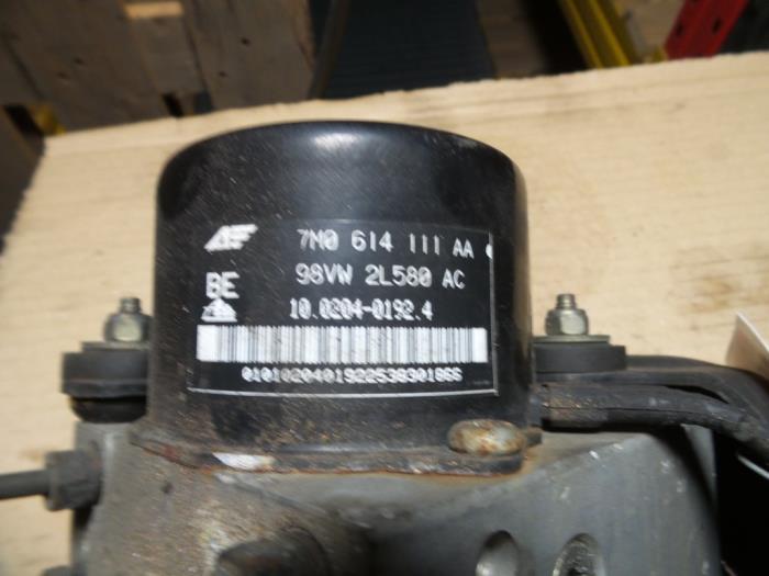 Gebruikte ABS Pomp Ford Galaxy (WGR) 2.3i 16V SEFI Prijs op aanvraag aangeboden door Autodemontage Joko B.V.