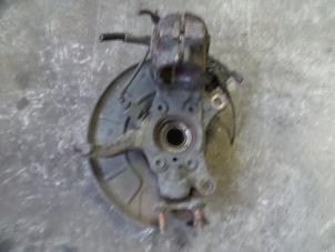 Gebruikte Fusee links-voor Volkswagen Eos (1F7/F8) 2.0 FSI 16V Prijs op aanvraag aangeboden door Autodemontage Joko B.V.