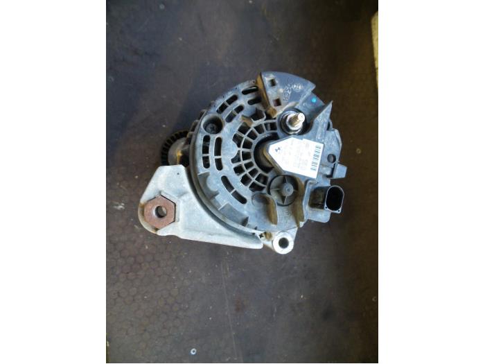 Gebruikte Dynamo BMW X3 (E83) 2.5 24V Prijs op aanvraag aangeboden door Autodemontage Joko B.V.