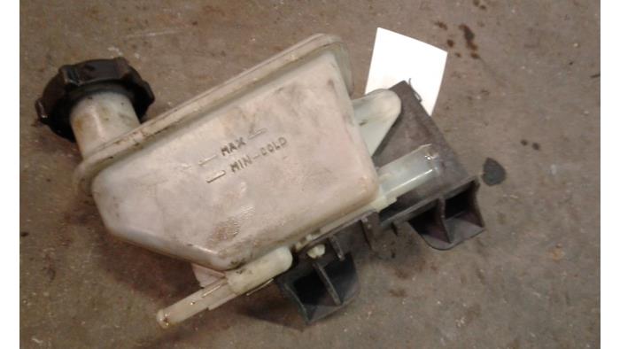 Gebruikte Servo Oliereservoir Ford Transit Connect 1.8 TDCi 90 Prijs op aanvraag aangeboden door Autodemontage Joko B.V.