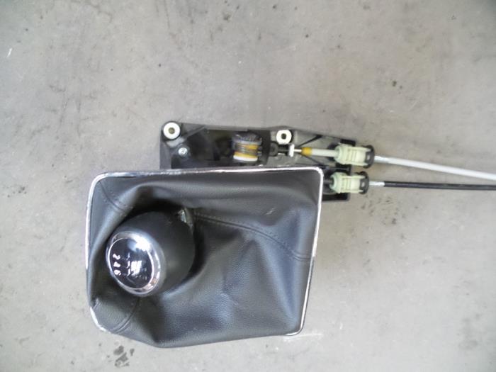 Gebruikte Versnellingspook Opel Astra H GTC (L08) 1.3 CDTI 16V Ecotec Prijs op aanvraag aangeboden door Autodemontage Joko B.V.