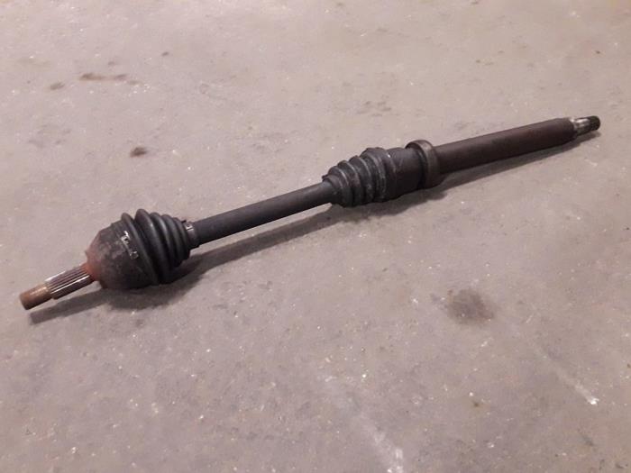 Gebruikte Aandrijfas rechts-voor Ford Focus 1 1.6 16V Prijs op aanvraag aangeboden door Autodemontage Joko B.V.
