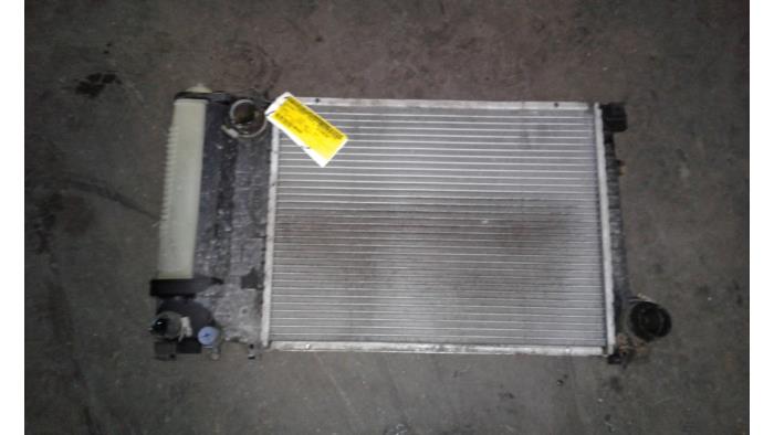 Gebruikte Radiateur BMW 3 serie (E36/4) 316i Prijs op aanvraag aangeboden door Autodemontage Joko B.V.