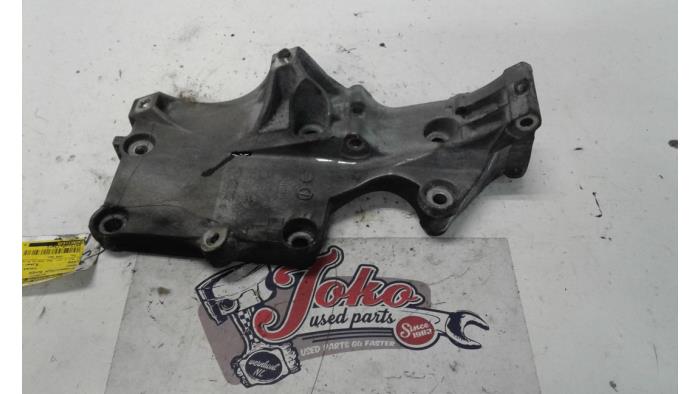 Gebruikte Dynamosteun boven Seat Leon (1P1) 2.0 TDI 16V Prijs op aanvraag aangeboden door Autodemontage Joko B.V.