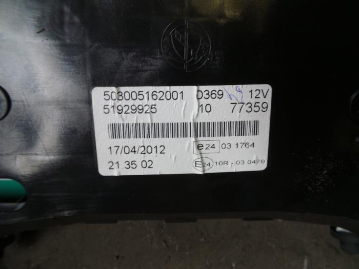 Instrumentenpaneel van een Opel Combo 1.6 CDTI 16V 2012