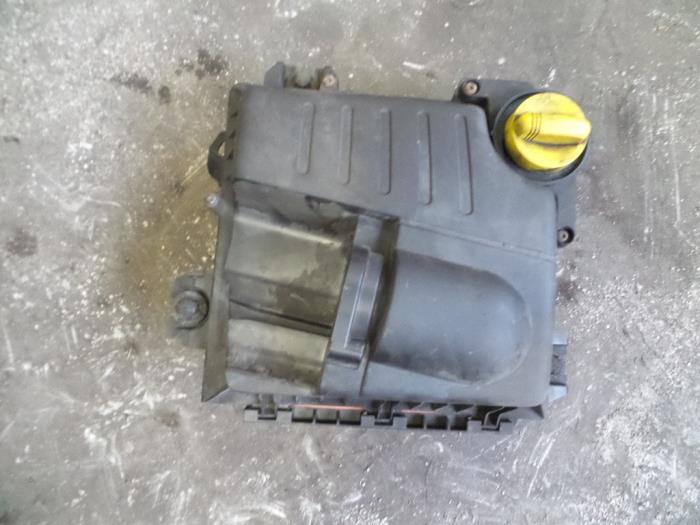 Gebruikte Luchtfilterhuis Renault Trafic New (FL) 2.0 dCi 16V 115 Prijs op aanvraag aangeboden door Autodemontage Joko B.V.