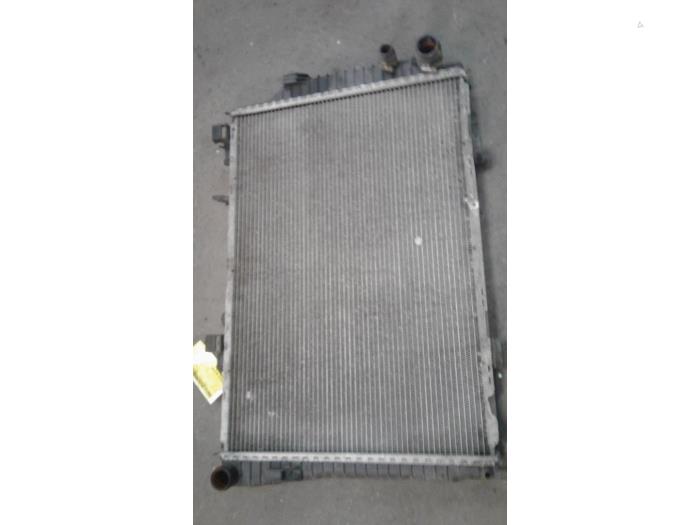 Gebruikte Radiateur Mercedes C Combi (S202) 2.2 C-200 CDI 16V Prijs op aanvraag aangeboden door Autodemontage Joko B.V.