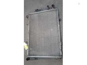 Gebruikte Radiateur Mercedes C Combi (S202) 2.2 C-200 CDI 16V Prijs op aanvraag aangeboden door Autodemontage Joko B.V.