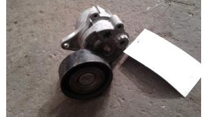 Gebruikte Spanrol Multiriem Mercedes C Combi (S202) 2.2 C-200 CDI 16V Prijs op aanvraag aangeboden door Autodemontage Joko B.V.