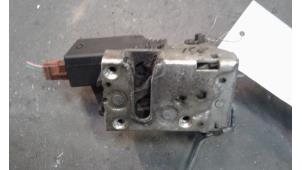 Gebruikte Deurslot Mechaniek 2Deurs rechts Citroen Saxo 1.4i SX,VSX Prijs op aanvraag aangeboden door Autodemontage Joko B.V.
