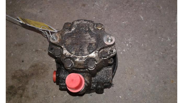 Gebruikte Servopomp Volkswagen Sharan (7M8/M9/M6) 2.8 VR6,VR6 Carat Prijs op aanvraag aangeboden door Autodemontage Joko B.V.