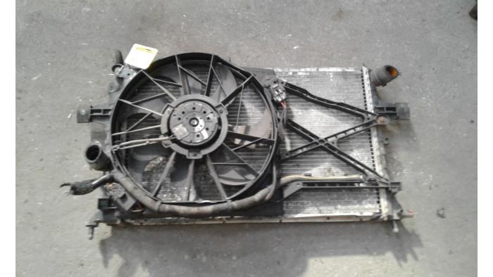 Gebruikte Radiateur Opel Zafira Prijs op aanvraag aangeboden door Autodemontage Joko B.V.