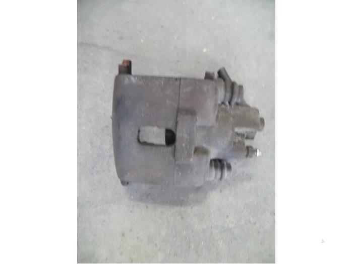 Remklauw (Tang) rechts-achter van een Chrysler PT Cruiser 2.0 16V 2000