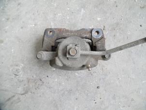 Gebruikte Remklauw (Tang) links-voor Chrysler PT Cruiser 2.0 16V Prijs op aanvraag aangeboden door Autodemontage Joko B.V.