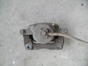 Gebruikte Remklauw (Tang) rechts-voor Chrysler PT Cruiser 2.0 16V Prijs op aanvraag aangeboden door Autodemontage Joko B.V.