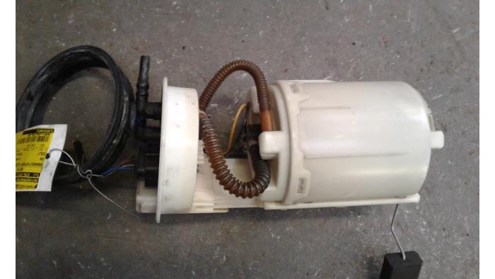 Gebruikte Tank element Pomp Volkswagen Golf IV (1J1) 1.4 16V Prijs op aanvraag aangeboden door Autodemontage Joko B.V.