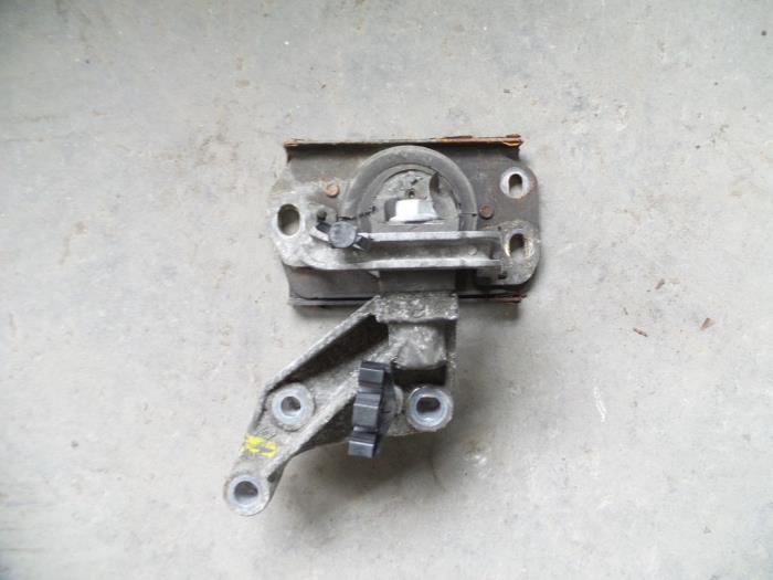 Gebruikte Motorrubber Renault Trafic New (JL) 2.0 dCi 16V 115 Prijs op aanvraag aangeboden door Autodemontage Joko B.V.