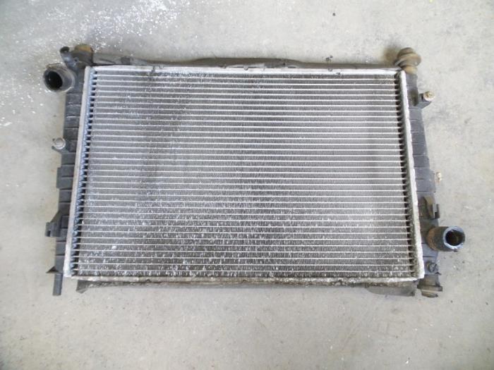 Gebruikte Radiateur Ford Mondeo III 1.8 16V Prijs op aanvraag aangeboden door Autodemontage Joko B.V.