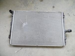 Gebruikte Radiateur Volkswagen Passat (3C2) 2.0 TDI 16V 140 Prijs op aanvraag aangeboden door Autodemontage Joko B.V.