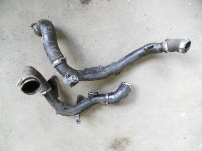 Gebruikte Intercooler Slang Volkswagen Passat (3C2) 2.0 TDI 16V 140 Prijs op aanvraag aangeboden door Autodemontage Joko B.V.