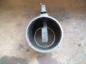 Gebruikte Luchtmassameter Volkswagen Passat (3C2) 2.0 TDI 16V 140 Prijs op aanvraag aangeboden door Autodemontage Joko B.V.