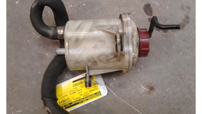 Gebruikte Servo Oliereservoir Fiat Doblo Cargo (223) 1.3 D 16V Multijet Prijs op aanvraag aangeboden door Autodemontage Joko B.V.