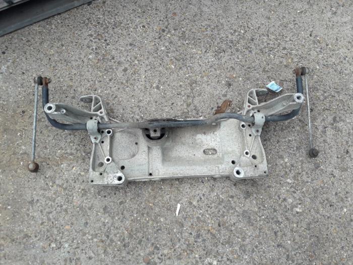 Gebruikte Subframe Volkswagen Caddy III (2KA,2KH,2CA,2CH) 1.9 TDI Prijs op aanvraag aangeboden door Autodemontage Joko B.V.