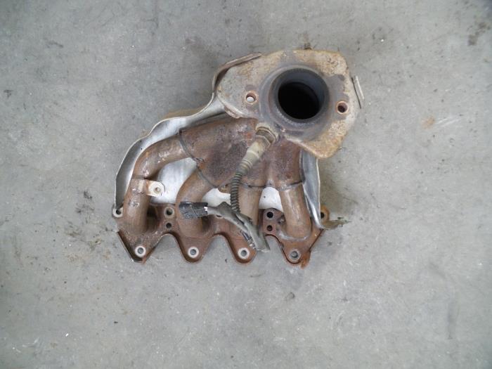 Gebruikte Uitlaatspruitstuk Renault Clio III (BR/CR) 1.6 16V Prijs op aanvraag aangeboden door Autodemontage Joko B.V.