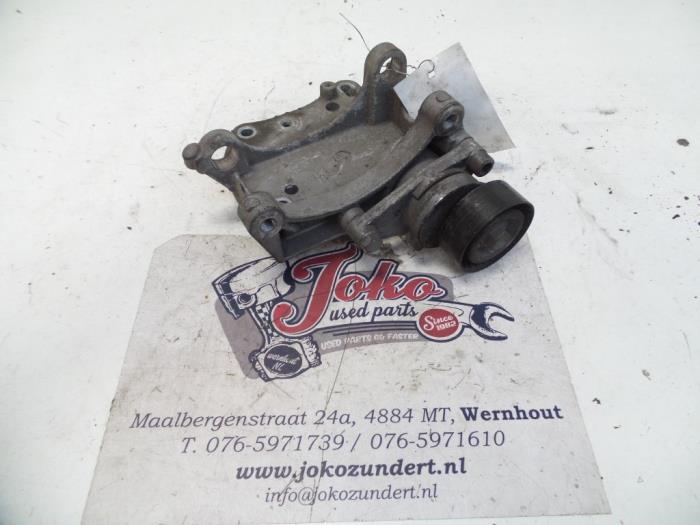 Gebruikte Dynamosteun boven Peugeot 207/207+ (WA/WC/WM) 1.4 16V Prijs op aanvraag aangeboden door Autodemontage Joko B.V.
