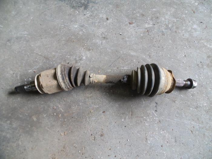 Gebruikte Aandrijfas links-voor Nissan Pathfinder (R51) 2.5 dCi 16V 4x4 Prijs op aanvraag aangeboden door Autodemontage Joko B.V.